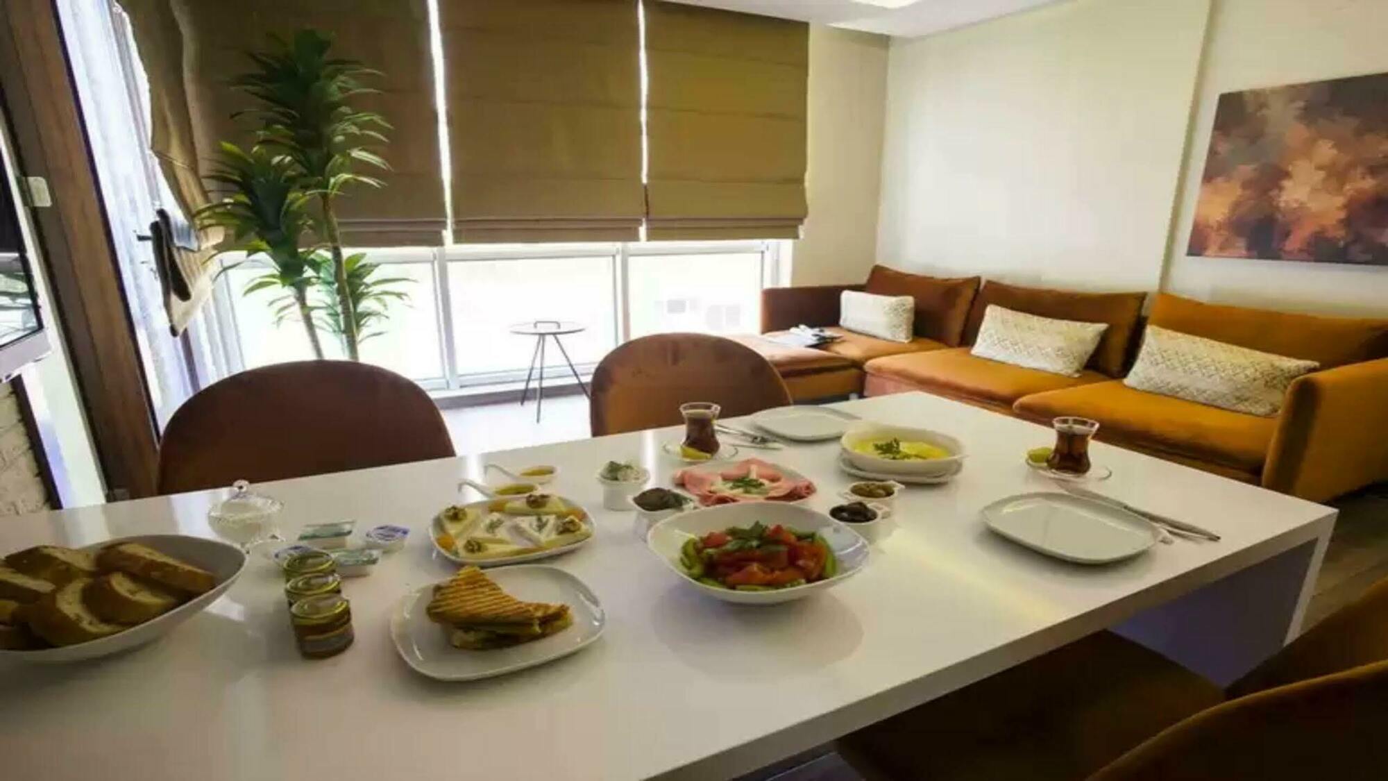 Maxuite Hotel In Home Akcay  Bagian luar foto